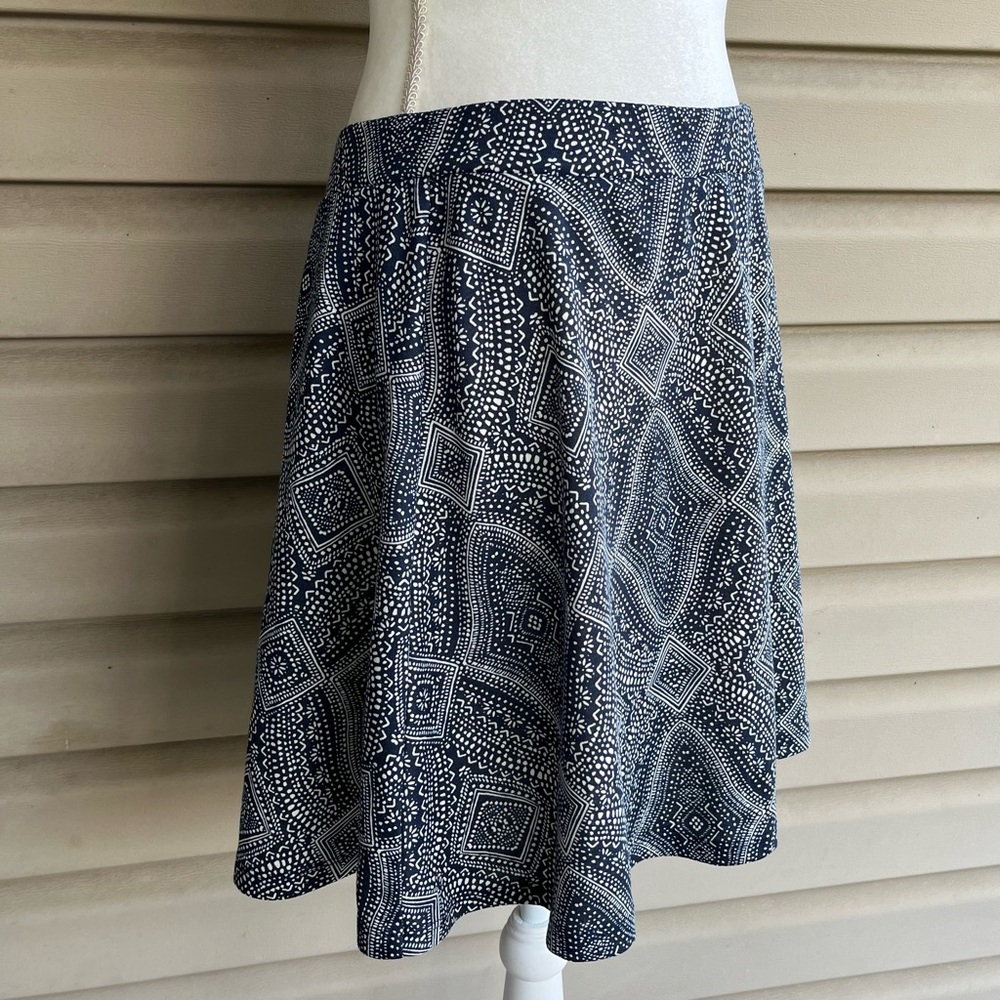 •H&M• Navy/White Patterned Pull-On Skirt - Size Large - Picture 4 of 8